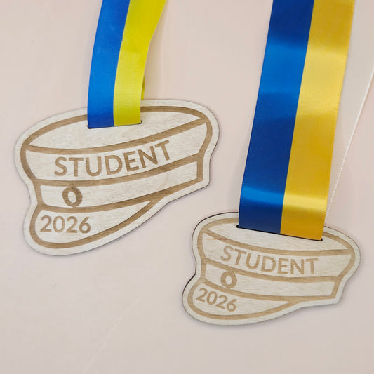 Studentmedalj i trä