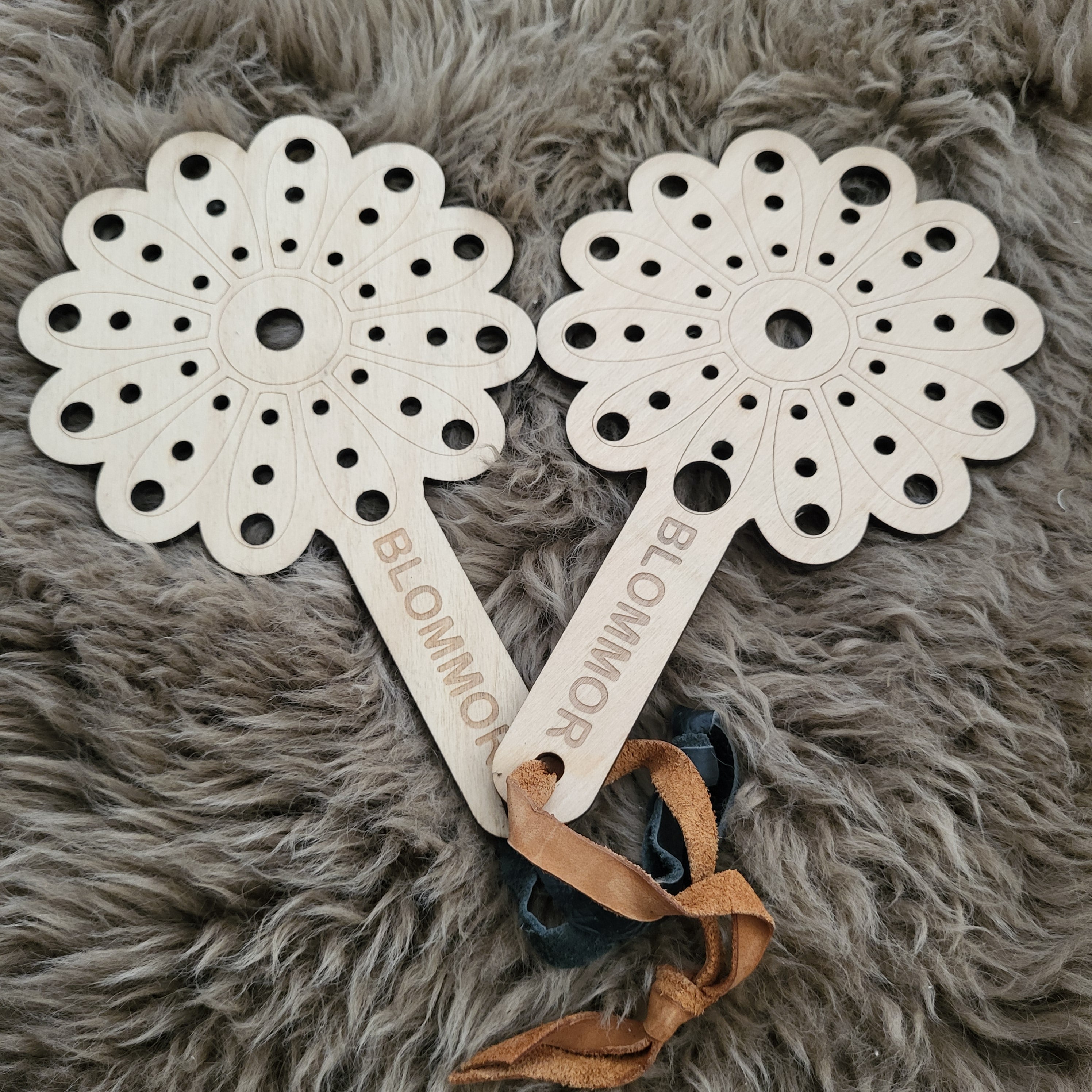 2 flower collecting paddles