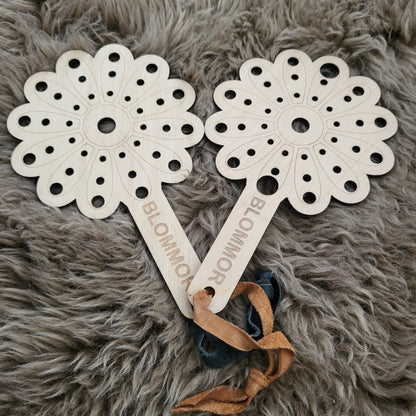 2 flower collecting paddles